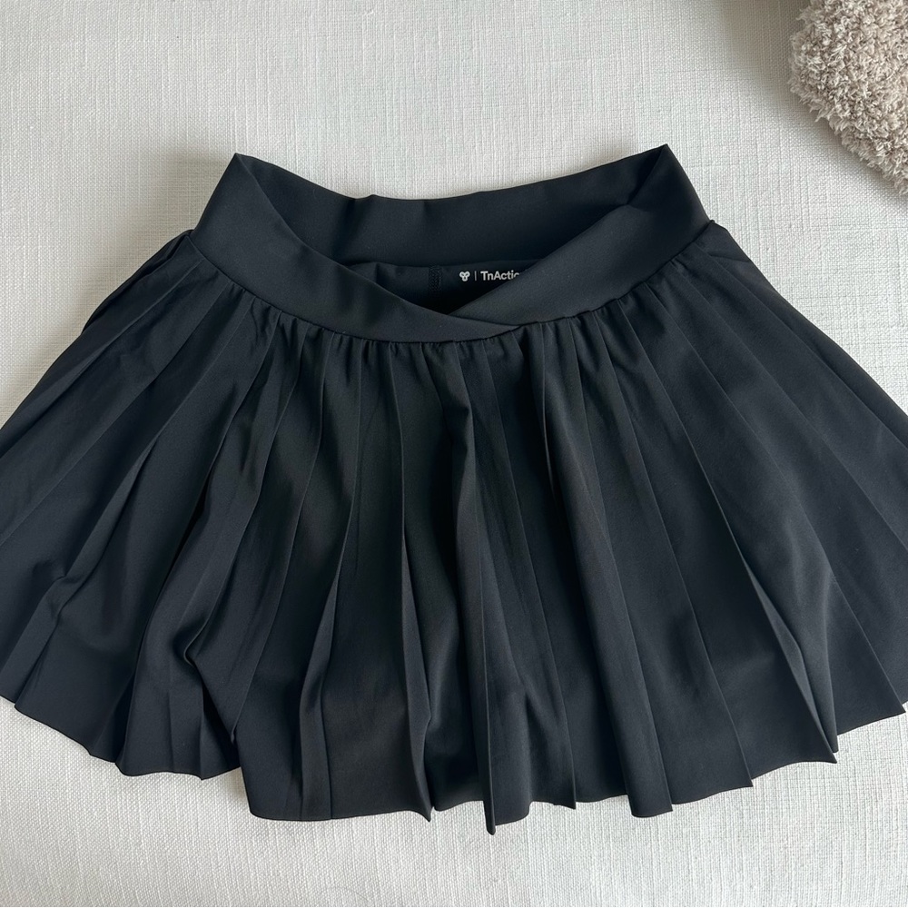 NEW Aritiza Tennis V-Waist Pleated Skirt with built-in shorts
